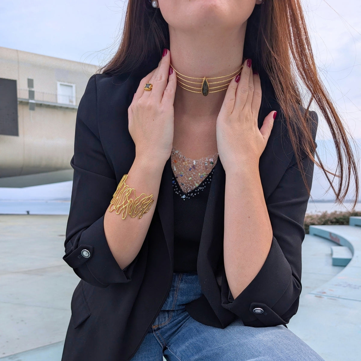 Choker Ribamontán - gargantilla rígida estilo torque con piedra