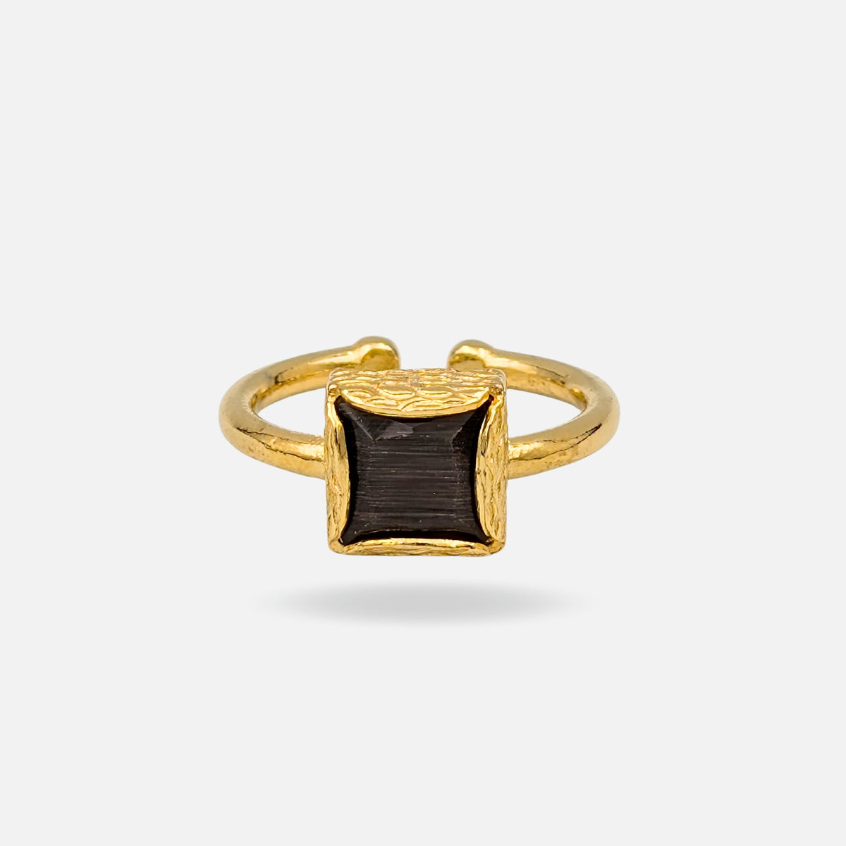 Anillo Puntal de AMANAI, anillo dorado ajustable bañado en oro de 18k con piedra natural marrón cuadrada y engaste texturizado
