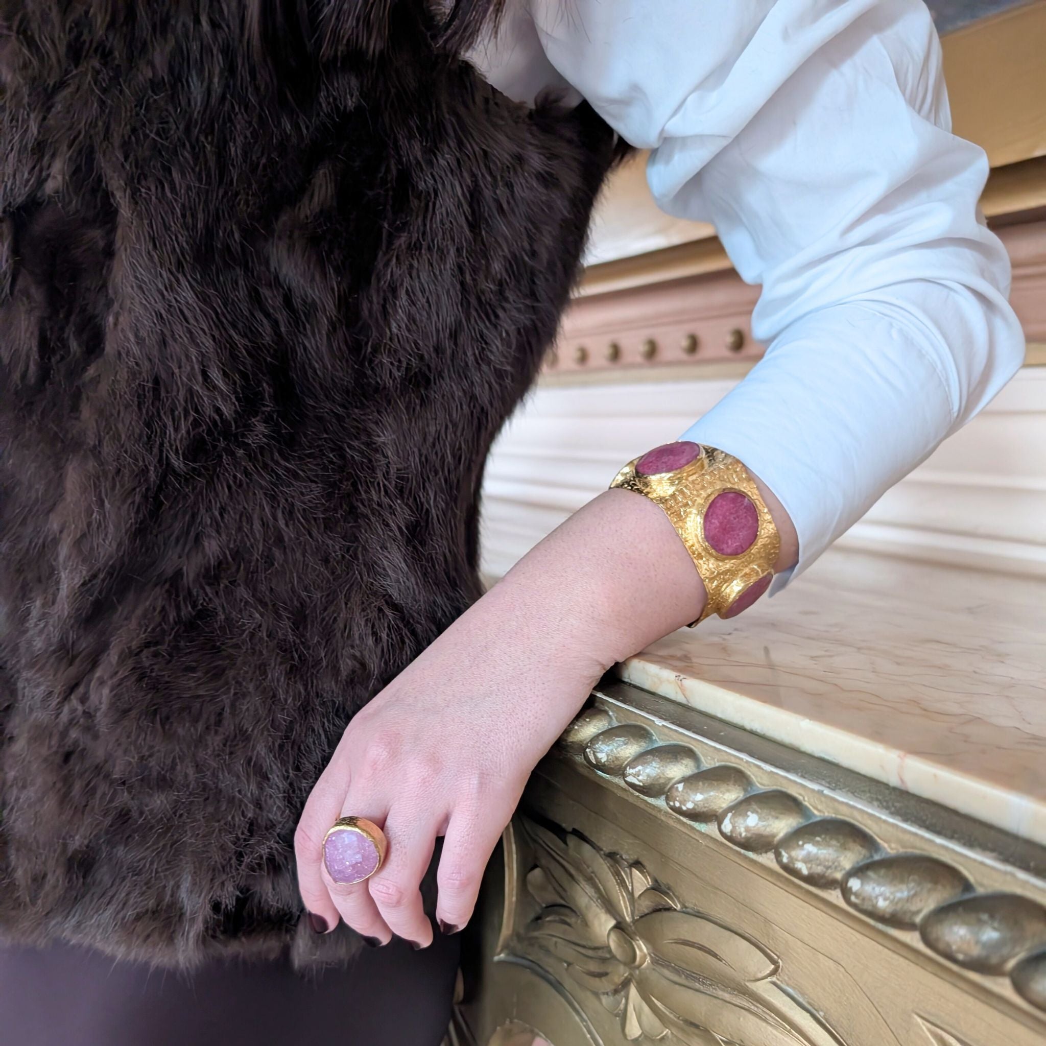 Brazalete Rosé - brazalete estilo bizantino con piedras naturales
