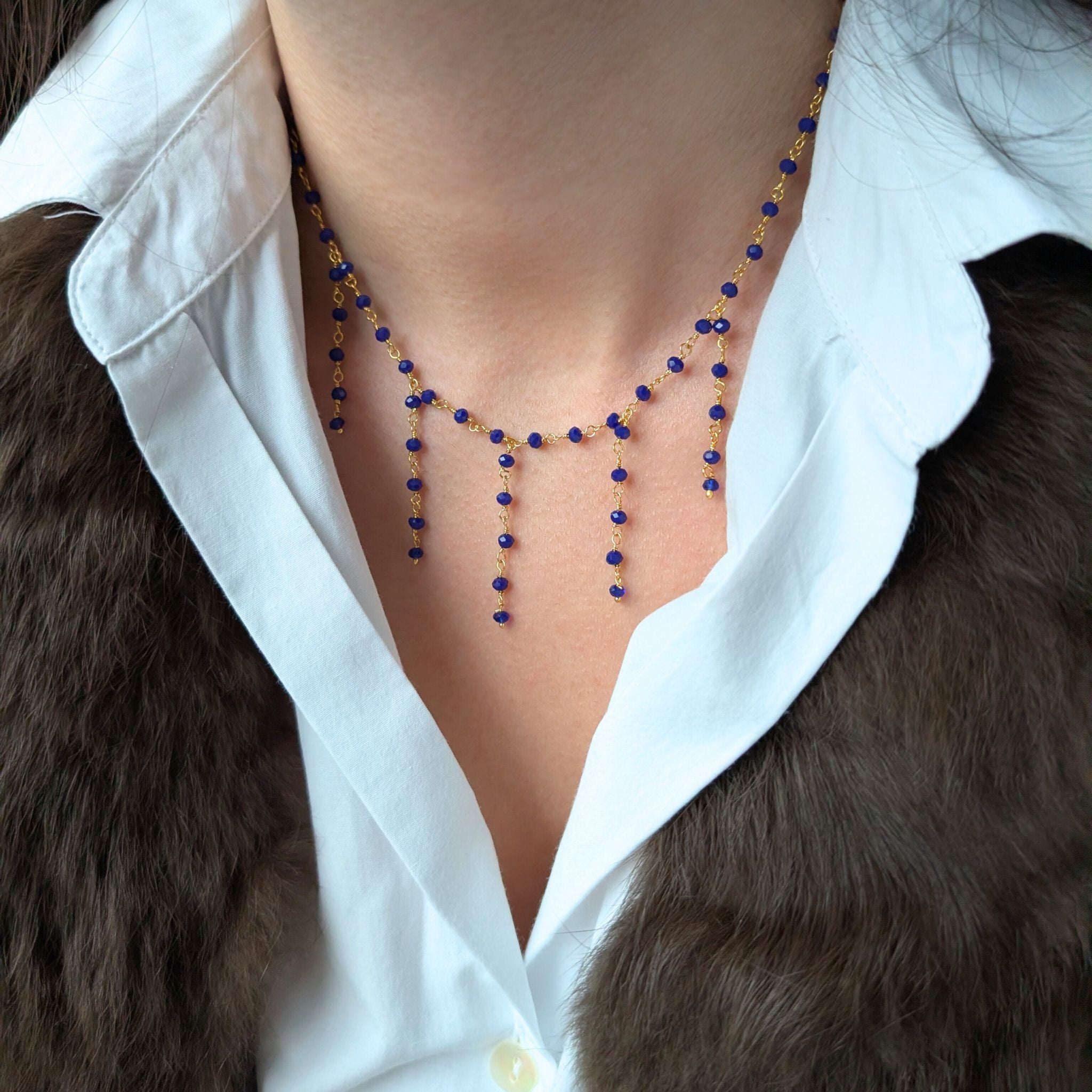 Collar Estelar - cadena fina dorada con piedras azul noche