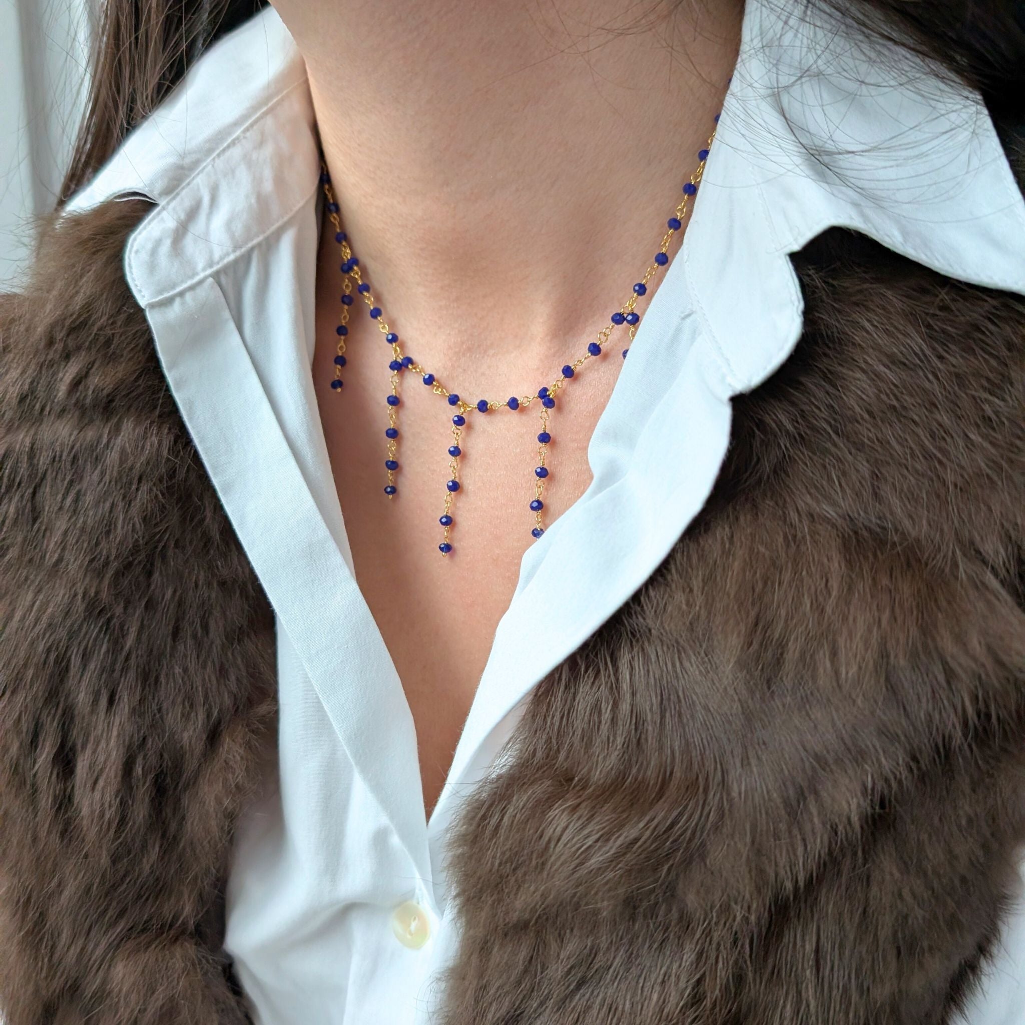 Collar Estelar - cadena fina dorada con piedras azul noche